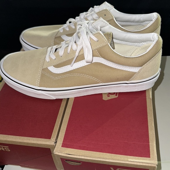 Vans - Picture 2 of 4